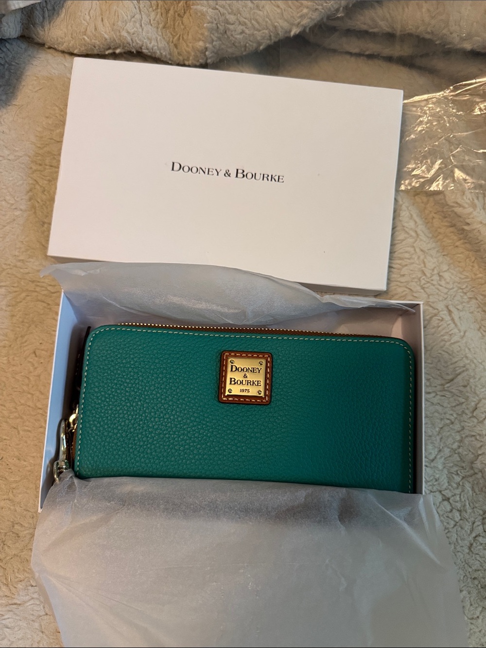NWT Dooney & Bourke Leather Zip Wallet